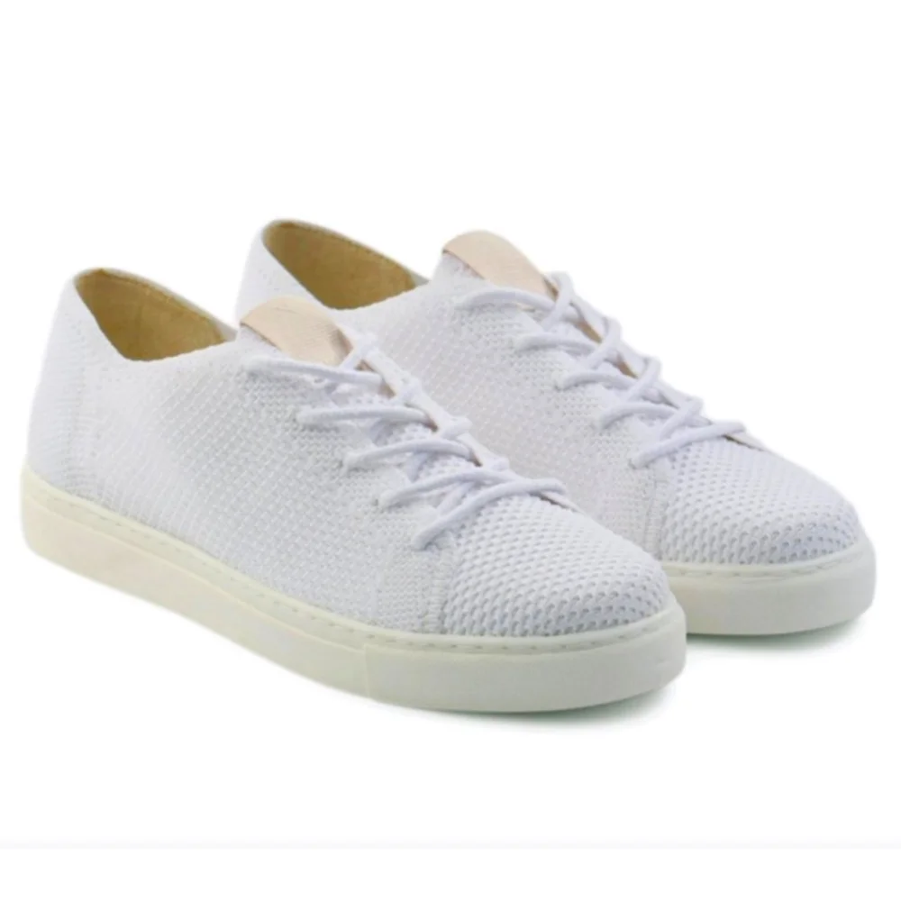 NWOB ! Nisolo White Cream Women's Sneakers
